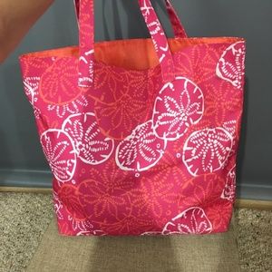 Lilly Pulitzer Bags - Lilly Pulitzer for Estee Lauder Tote in Pink Lilly Pulitzer Bags - Lilly Pulitzer for Estee Lauder Tote in Pink